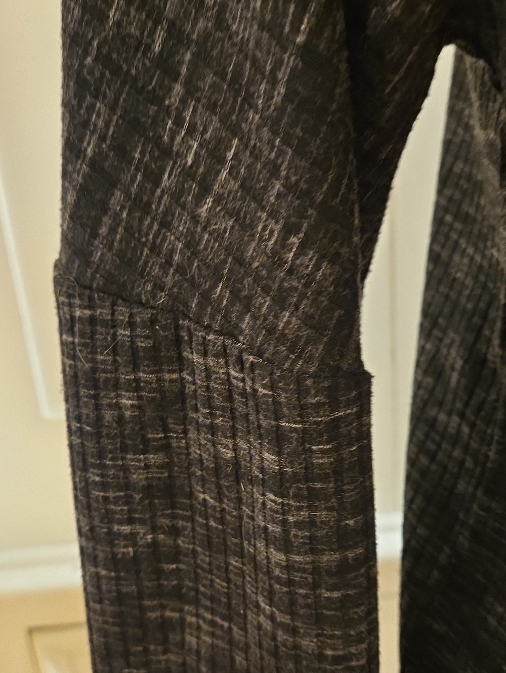 Juicy Couture Gray And Black Long Sleeved Knit Top Sz L 🎁 - Picture 5 of 8